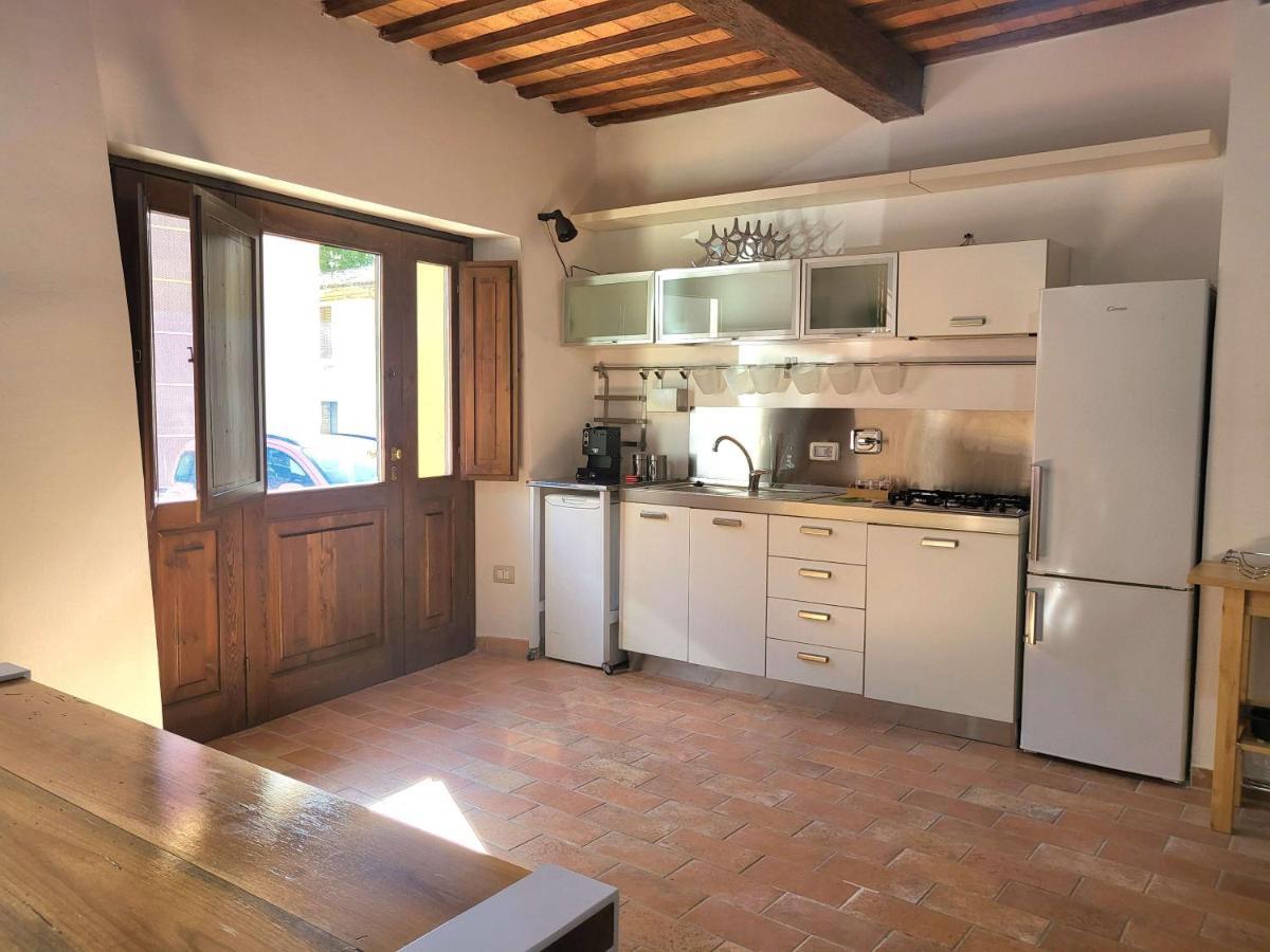 Appartamento Davanti Al Porto Romano Беваня Екстериор снимка